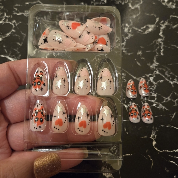 🍒🍒 DeadPool Theme Press On Nails - Picture 7 of 9